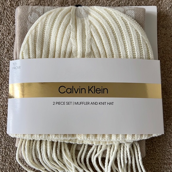 Hat and Muffler Set - Picture 1 of 3